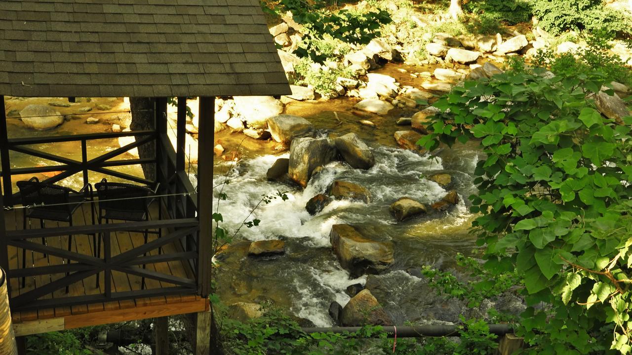 Riverside Lodge At Чимни Рок Екстериор снимка