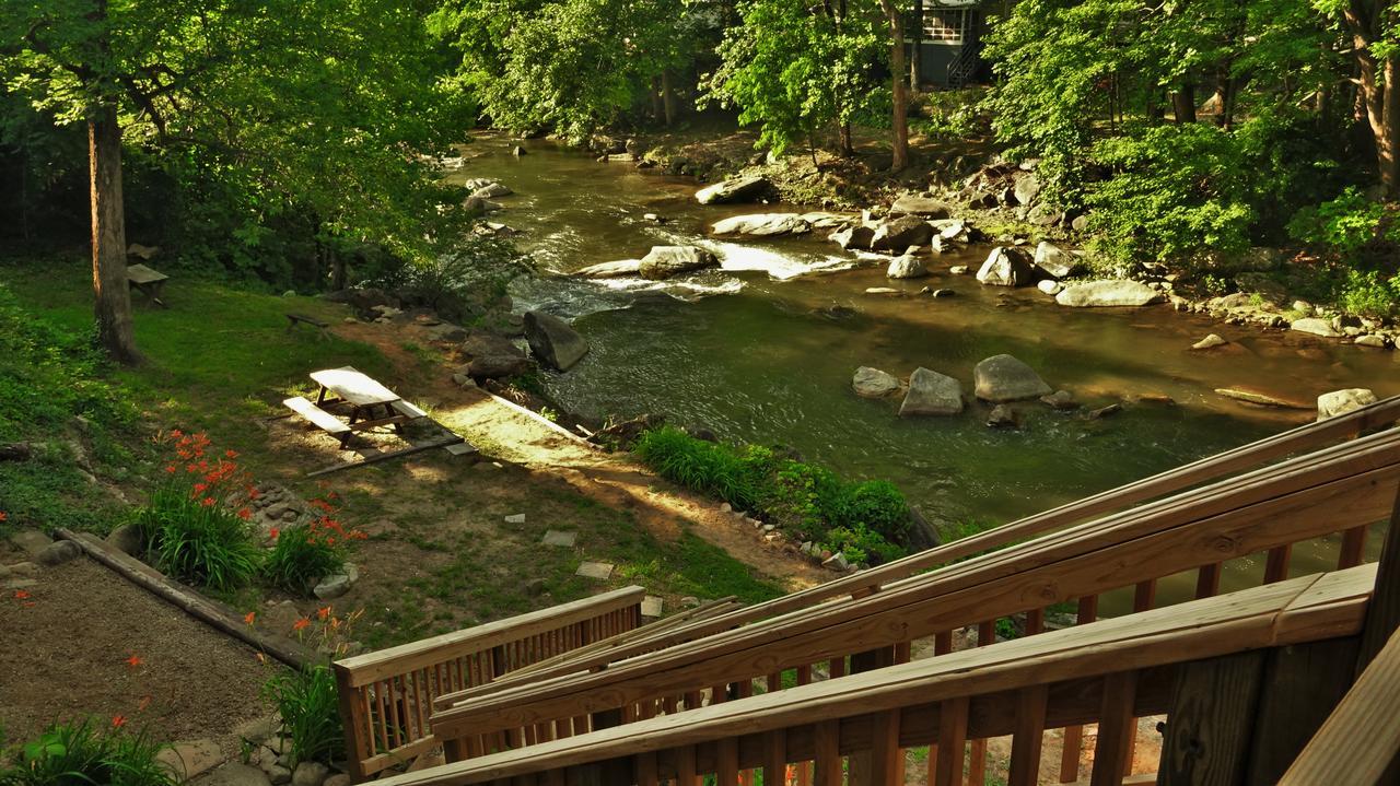 Riverside Lodge At Чимни Рок Екстериор снимка
