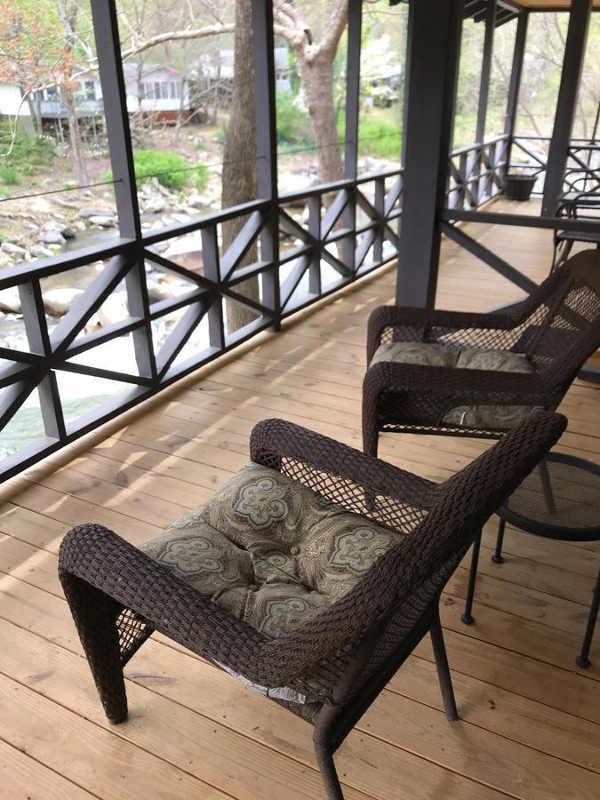 Riverside Lodge At Чимни Рок Екстериор снимка